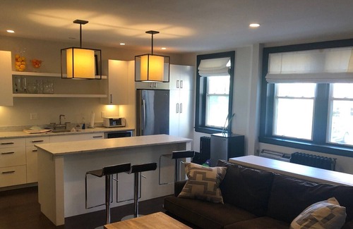 Greenwich Condominio | Walker's Paradise Steps from Greenwich Ave