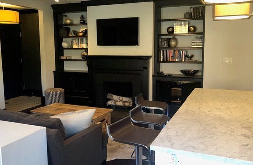 Greenwich Condominio | Walker's Paradise Steps from Greenwich Ave