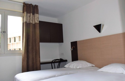 Sud Hotel | Walking Distance to Downtown Aix-en-Provence! Pet-friendly, Self Parking & Pool!