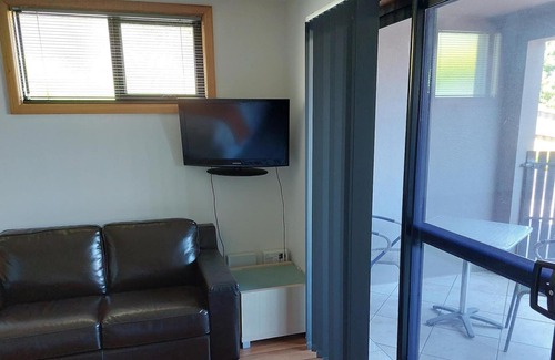 Bellerive Apartamento | Walking Distance Blundstone Arena, Public Transport and Shopping
