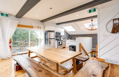 The Blue Mountains Chalet De Esquí | Walking distance to village! HOT TUB & SAUNA