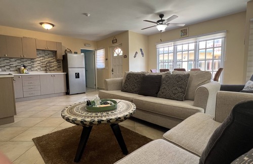 Palm Beach Condominio | Walking distance to Beach from Flip Flop Condo-Sleeps 6