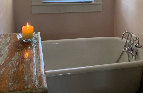 Morganton Casa | Walking distance to Downtown Morganton and scenic drive to mountain adventures.