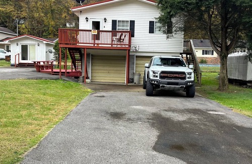 Matewan Casa | Walking distance to gas station/riding passes, and the famous Sherry Bo’s diner