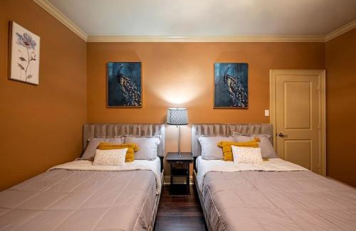 Houston Casa | Walking Distance to Galleria Mall and River Oaks District Modern Home