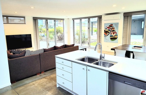 Ruakaka Casa | Walking distance to Ruakaka Beach