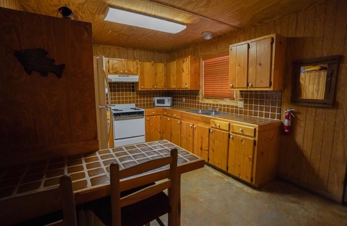 Sabinal Cabina | Walking distance to the Frio River, access to shared pool