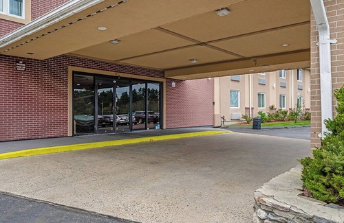 Foxboro Casa | Walking Distance to Nature Trail & Cranberry Bog! FREE Breakfast & Parking!