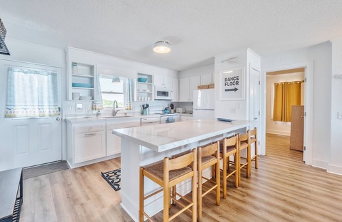 Topsail Beach Casa | Walking on Sunshine-Ambos niveles: 8BR, 4BA, 16 plazas! Frente al mar con cubiertas!