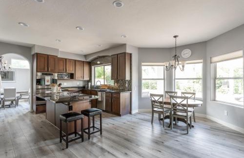 Arabian Crest Casa | Walking On Sunshine