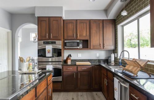 Arabian Crest Casa | Walking On Sunshine