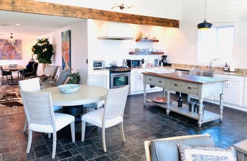 Austin County Casa | Walking Star Farm - mins to Brenham and Round Top