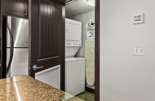Copperstone Resort Apartamento | Walkout to Hot tub | BBQ | Clean & Cozy 1 Bed Unit