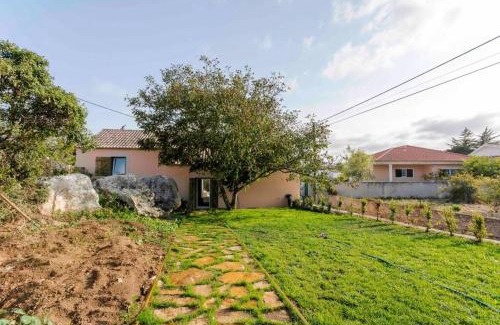 Varzea de Sintra Casa | Walnut Cottage - Cosiness between hills and sea.