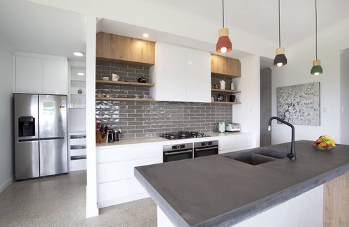 Shadforth Casa | Walnut Grove: Modern comfort with expansive views