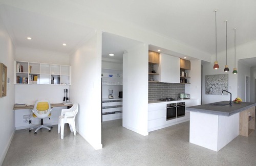 Shadforth Casa | Walnut Grove: Modern comfort with expansive views