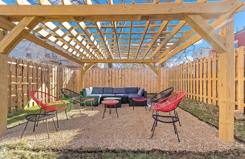 Cincinnati Casa | Walnut Hills Mansion-sleeps14! TVs in every room!