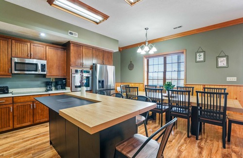 Logan Cabina | Walnut Ridge Retreat | Pickleball | Pond | Pool