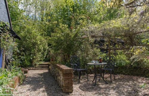 Faversham Casa | Walnut Tree Cottage by Bloom Stays