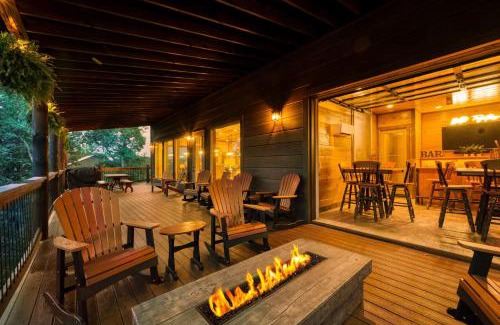 Sevierville Casa | Wanderer by AvantStay Sleeps 34 A Custom Smokies Cabin