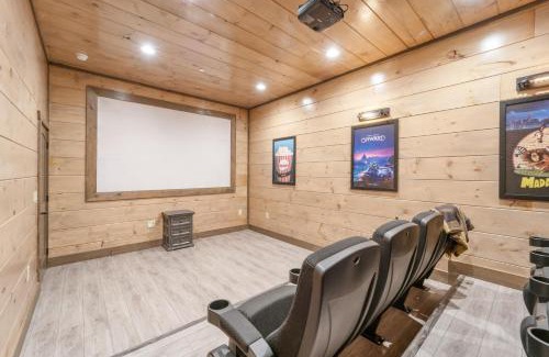 Sevierville Casa | Wanderer by AvantStay Sleeps 34 A Custom Smokies Cabin