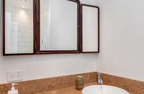 Kingston Beach Cabaña | Wanderhaven- Restored 100 years old cottage with golf and river views