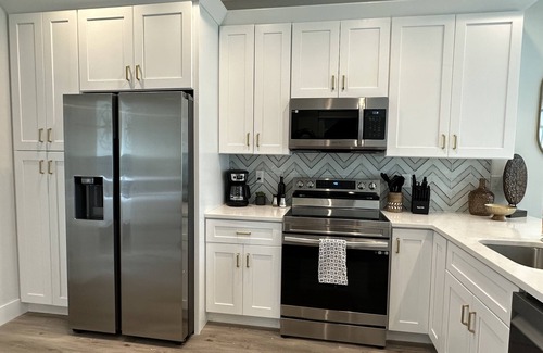 River District Apartamento | Wanderlust at The Cove - Luxury Houseboat - Downtown Wilmington