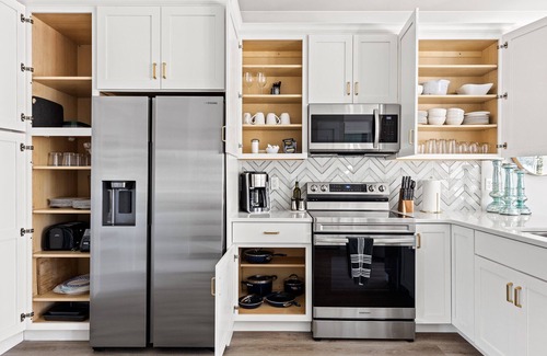 River District Apartamento | Wanderlust at The Cove - Luxury Houseboat - Downtown Wilmington