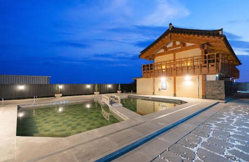 Gyeongju Casa | Wanggyeong Hanok Poolvilla