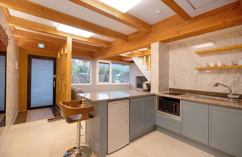 Gyeongju Casa | wangkyeong hanoak poolvilla