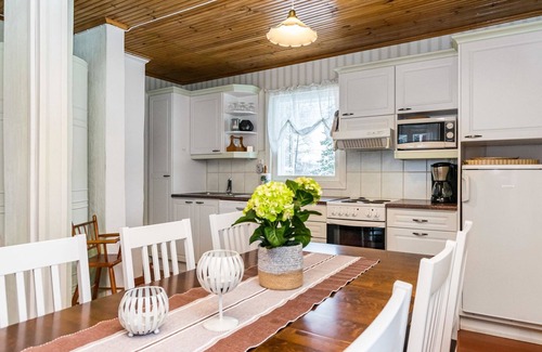 Kuortti Casa | Wanha karminranta by Interhome