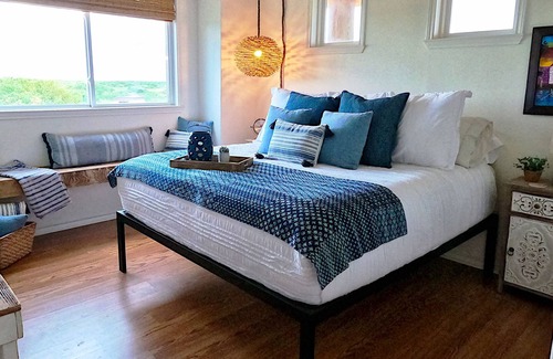 Port Alto Casa | Want to Get Away? Come "Seas the Bay!"