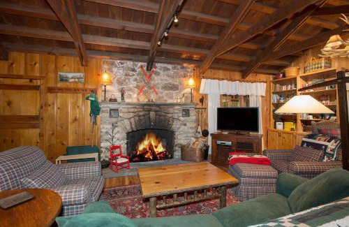 Sunnyside Casa | Ward Creek Retreat - Cozy Old Tahoe Cabin w Short Drive to Ski Resorts Pet Friendly
