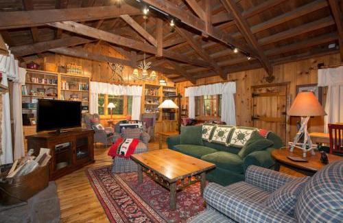 Sunnyside Casa | Ward Creek Retreat - Cozy Old Tahoe Cabin w Short Drive to Ski Resorts Pet Friendly