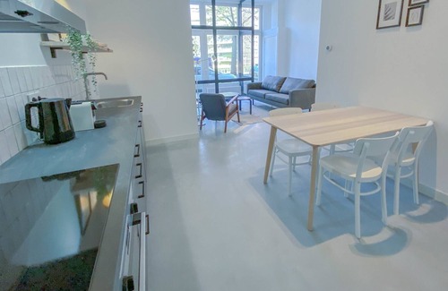 Rotterdam Apartamento | Warm 2 Bedroom Serviced Apartment 59m2 -LK21-