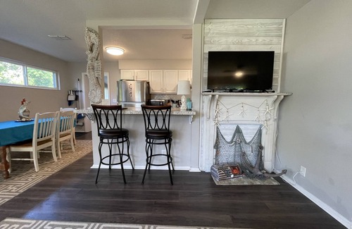 St. Marys Casa | Warm and Bright Pet Friendly Home with Full Privacy Fenced Backyard!
