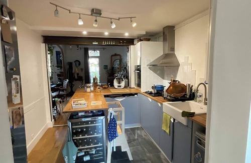 Villenave-d'Ornon Casa | Warm and colorful townhouse