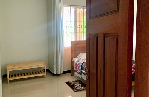 Dodoma Cama Y Desayuno | Warm and Cozy 4 bedroom bed and breakfast Inn in serene Itega