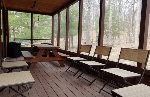 East Stroudsburg Chalet De Esquí | Chalet contemporáneo cálido y acogedor