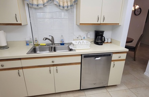 Brookshire Lakes Casa | Warm and exciting Floridian getaway. Near the beach, downtown, and all the fun!