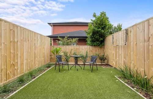 Henderson Casa | Warm and Inviting 2 Bedroom Home