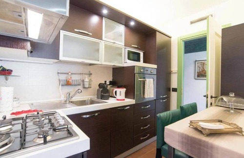 San Marco Apartamento | Warm and Inviting Canal-Side Retreat in San Marco, Venice