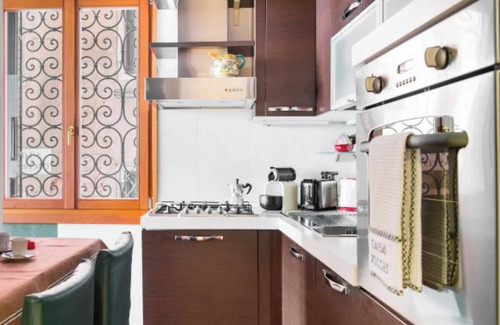 San Marco Apartamento | Warm and Inviting Canal-Side Retreat in San Marco, Venice