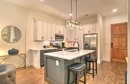 Downtown Asheville Apartamento | Nuevo y lujoso condominio de 1 hab / 1 baño ubicado en el corazón del centro de Asheville ~ 55 S. Unidad de mercado # 204