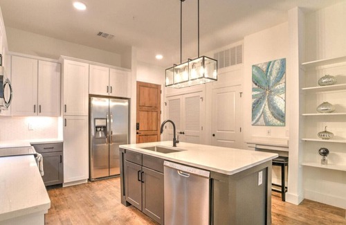 Downtown Asheville Apartamento | Nuevo y lujoso condominio de 1 hab / 1 baño ubicado en el corazón del centro de Asheville ~ 55 S. Unidad de mercado # 204