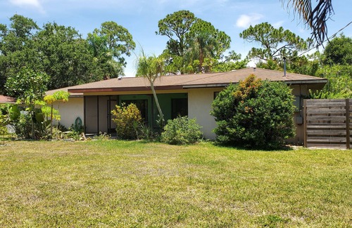 Bayou Oaks Casa | Warm and Inviting pet-friendly 2BR/2BA in Idyllic Bay Front Neighborhood