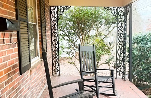 Durham Casa | Warm and Modern Cape Cod in Historic Trinity Park
