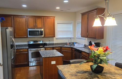 Prosperity Church Road Casa | Warm and Private 5-bedroom house with AC in Charlotte