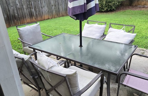 Prosperity Church Road Casa | Warm and Private 5-bedroom house with AC in Charlotte