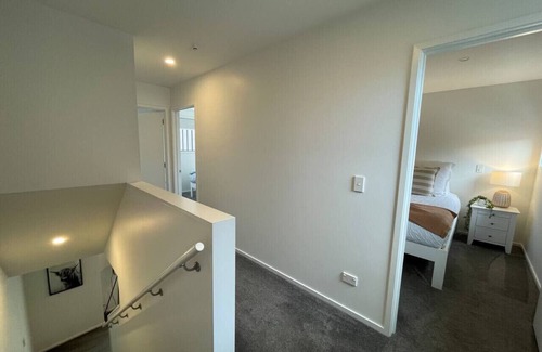 Merivale Apartamento | Warm and Stylish 2BR Home